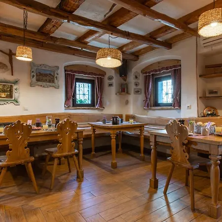 Old House Hotel
