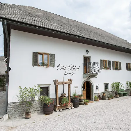 ホテル オールド ハウス 3*